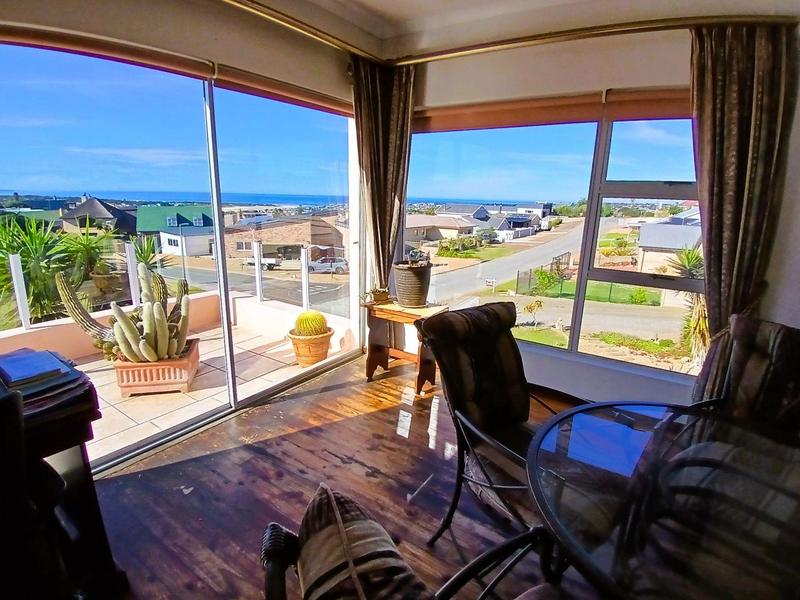 5 Bedroom Property for Sale in Stilbaai Wes Western Cape